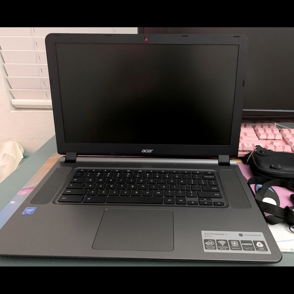 Chrome book, Hardly used and massive screen!💻